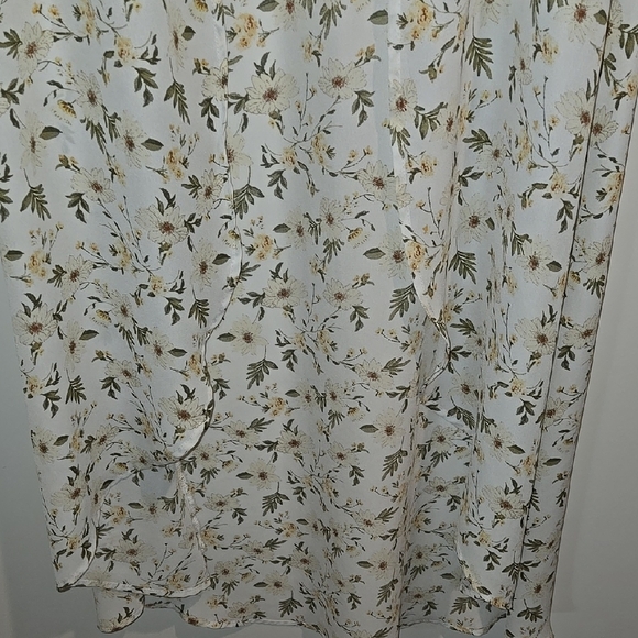 Liberty Love Flowing White and Green Floral Garment - Picture 5 of 7